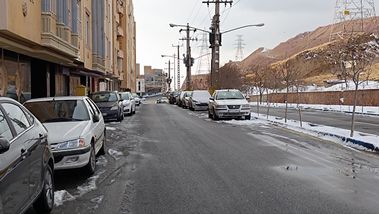 توقف در 2 سمت خیابان در رشدیه